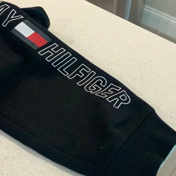 NWT TOMMY HILFIGER. SPORT PANT - Picture 4 of 5